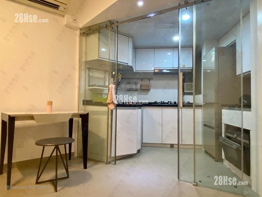 厨房: 维港湾 售盘 2 浴室 647 平方尺