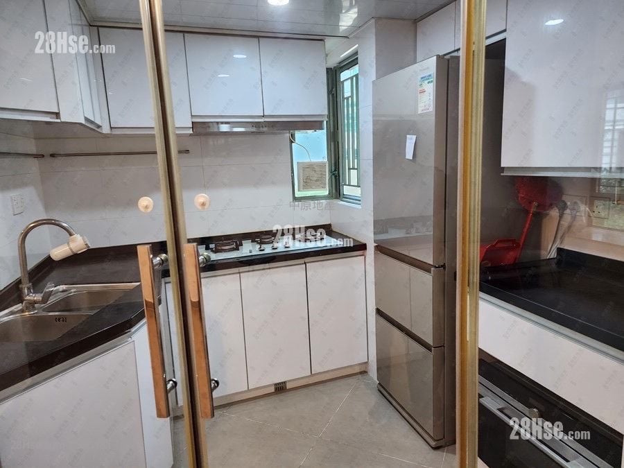 厨房: 维港湾 售盘 2 浴室 647 平方尺