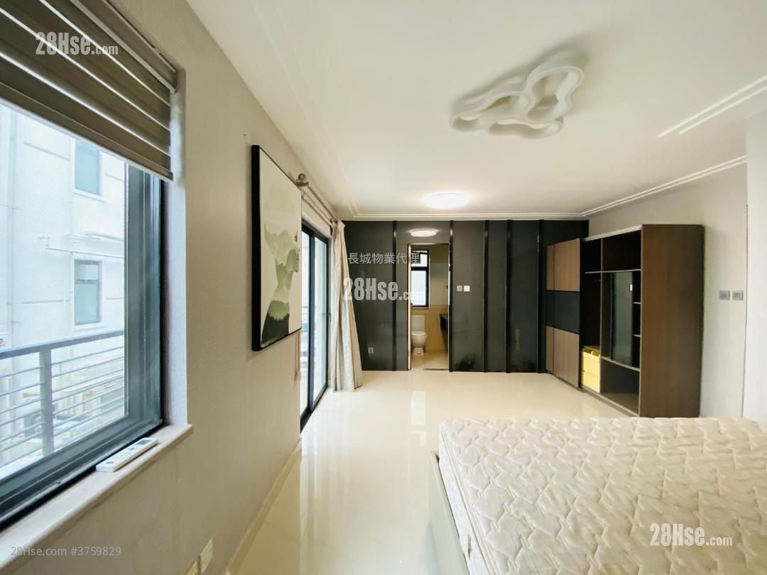 Tai Po Village House Sell 3 Bedrooms , 3 Bathrooms 630 ft²