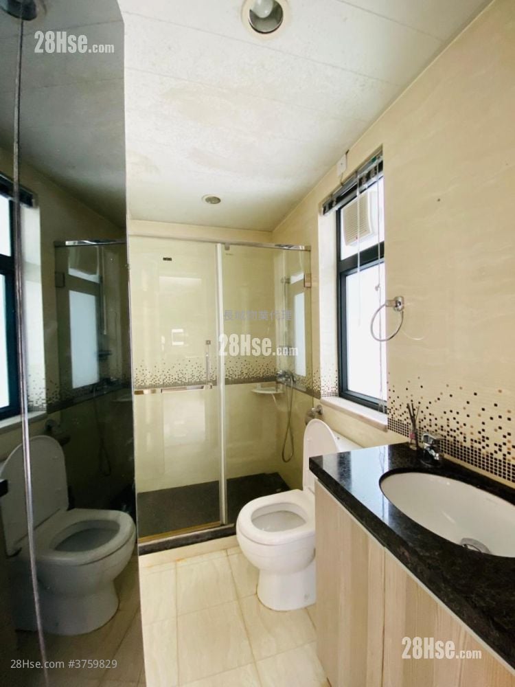 Tai Po Village House Sell 3 Bedrooms , 3 Bathrooms 630 ft²