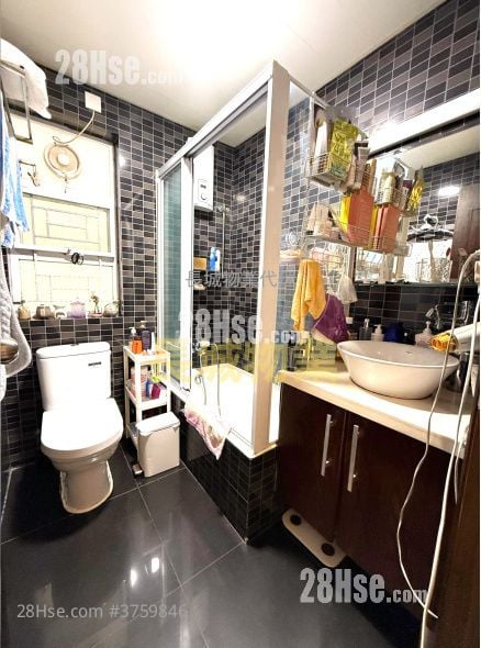Tai Po Village House Sell 4 Bedrooms , 4 Bathrooms
