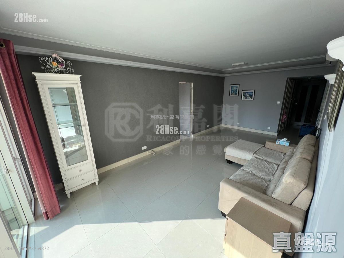 领都 售盘 4 房 , 3 浴室 974 平方尺