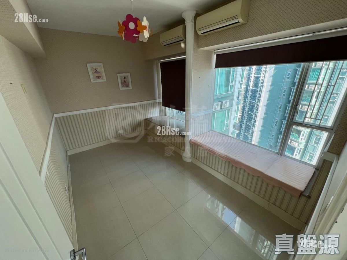 领都 售盘 4 房 , 3 浴室 974 平方尺