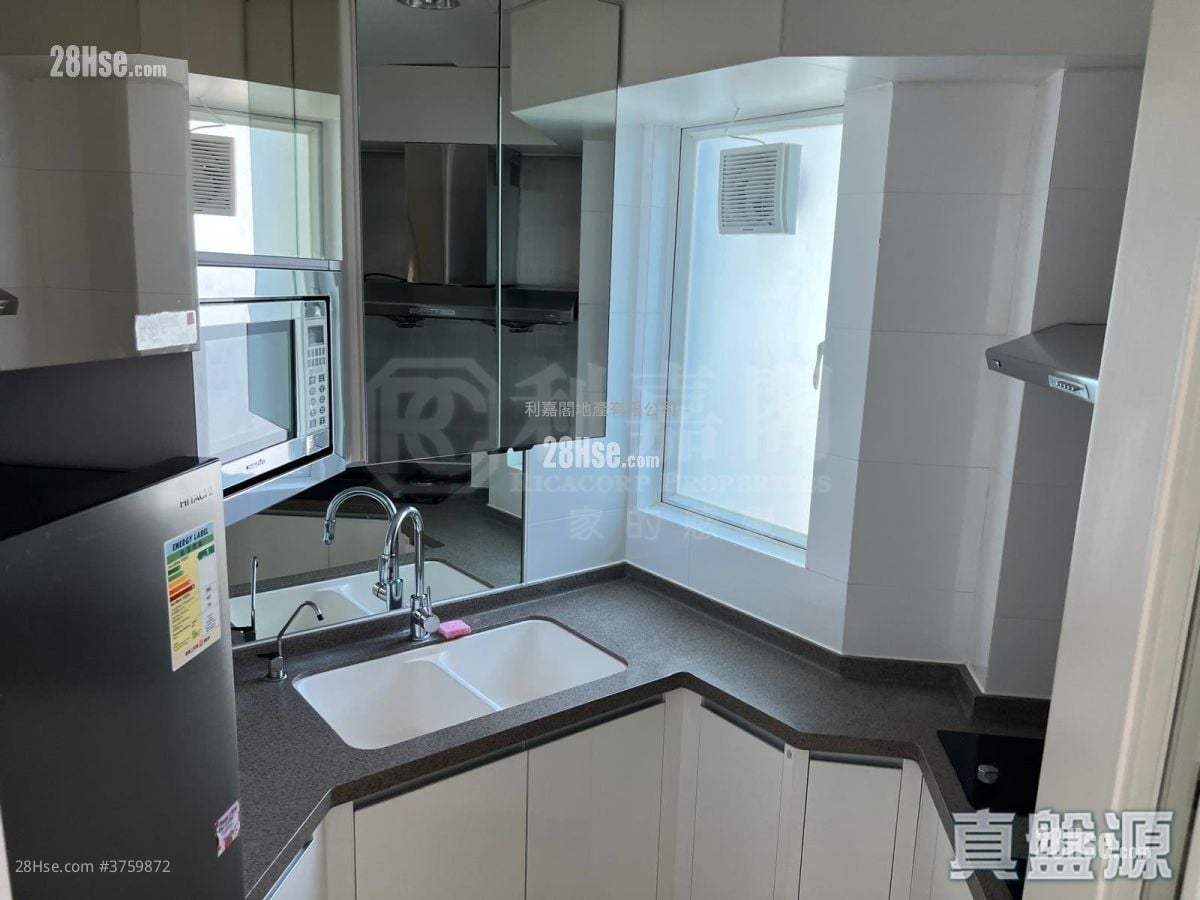 领都 售盘 4 房 , 3 浴室 974 平方尺