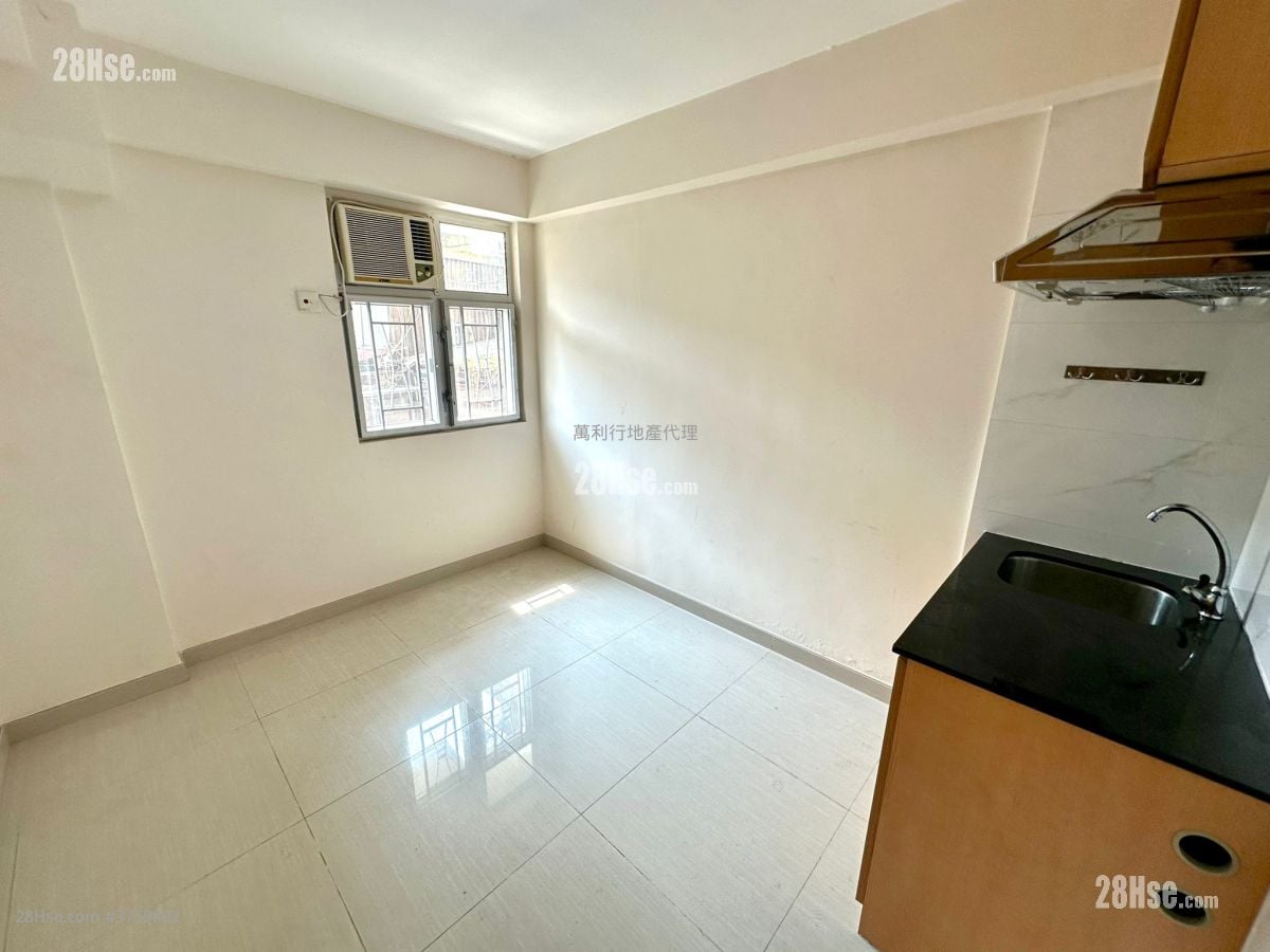 Village Rental Studio , 1 Bathroom 150 ft²