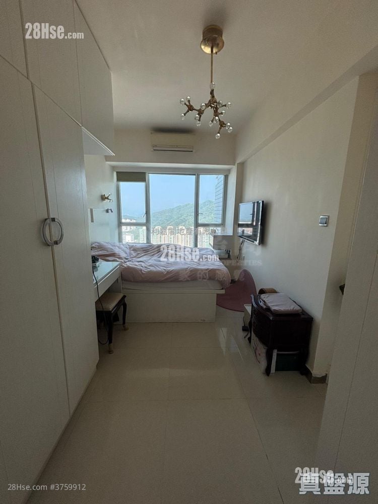 领都 售盘 4 房 , 3 浴室 976 平方尺