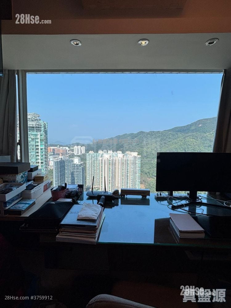 领都 售盘 4 房 , 3 浴室 976 平方尺