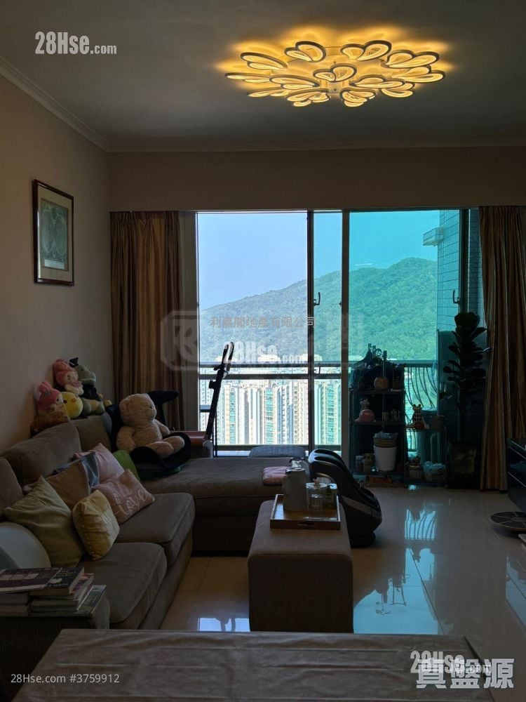 领都 售盘 4 房 , 3 浴室 976 平方尺