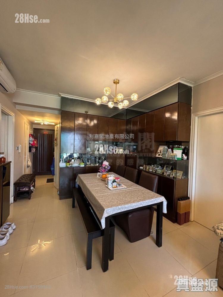 领都 售盘 4 房 , 3 浴室 976 平方尺