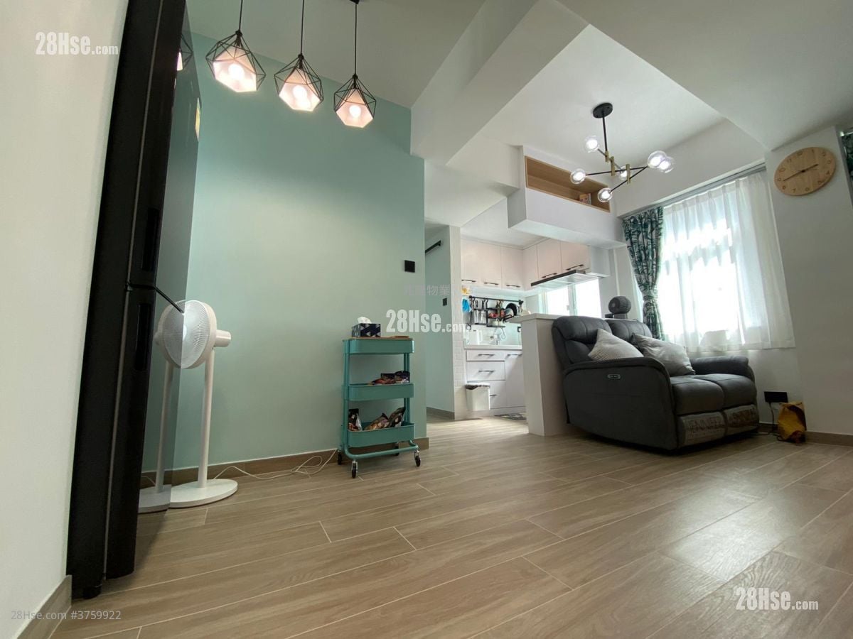 Yat Sun Building Sell 2 Bedrooms , 1 Bathroom 454 ft²