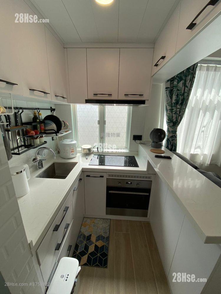 Yat Sun Building Sell 2 Bedrooms , 1 Bathroom 454 ft²