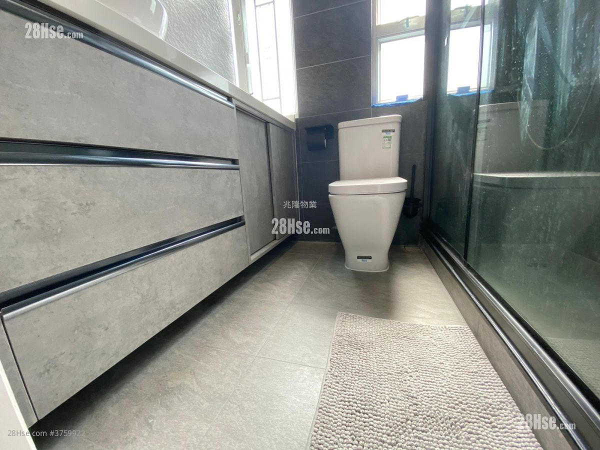 Yat Sun Building Sell 2 Bedrooms , 1 Bathroom 454 ft²