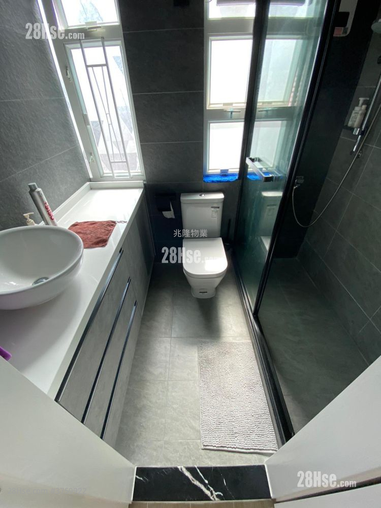 Yat Sun Building Sell 2 Bedrooms , 1 Bathroom 454 ft²