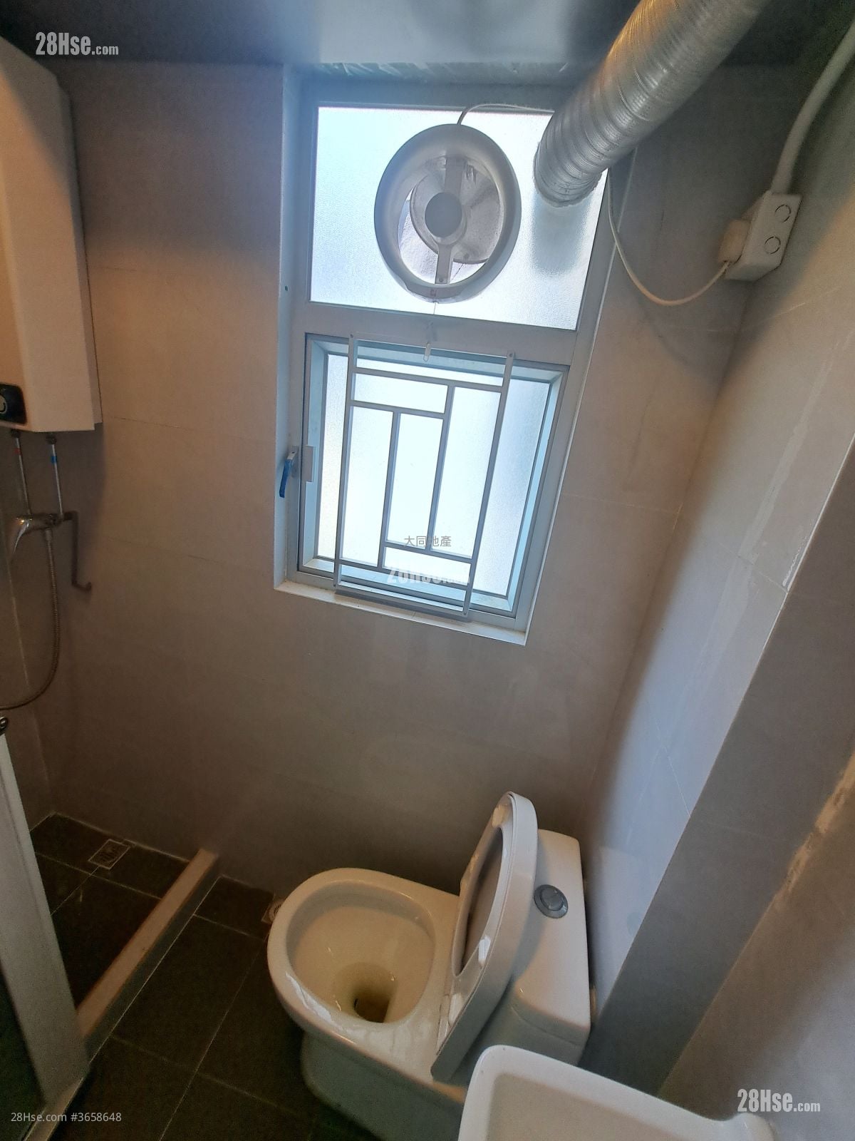 Wah To Building Sell 4 Bedrooms , 4 Bathrooms 565 ft²