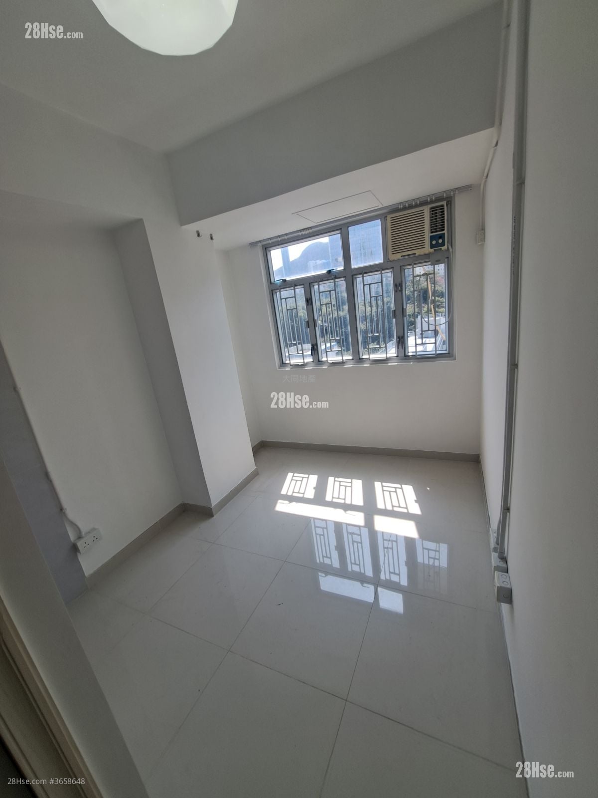 Wah To Building Sell 4 Bedrooms , 4 Bathrooms 565 ft²