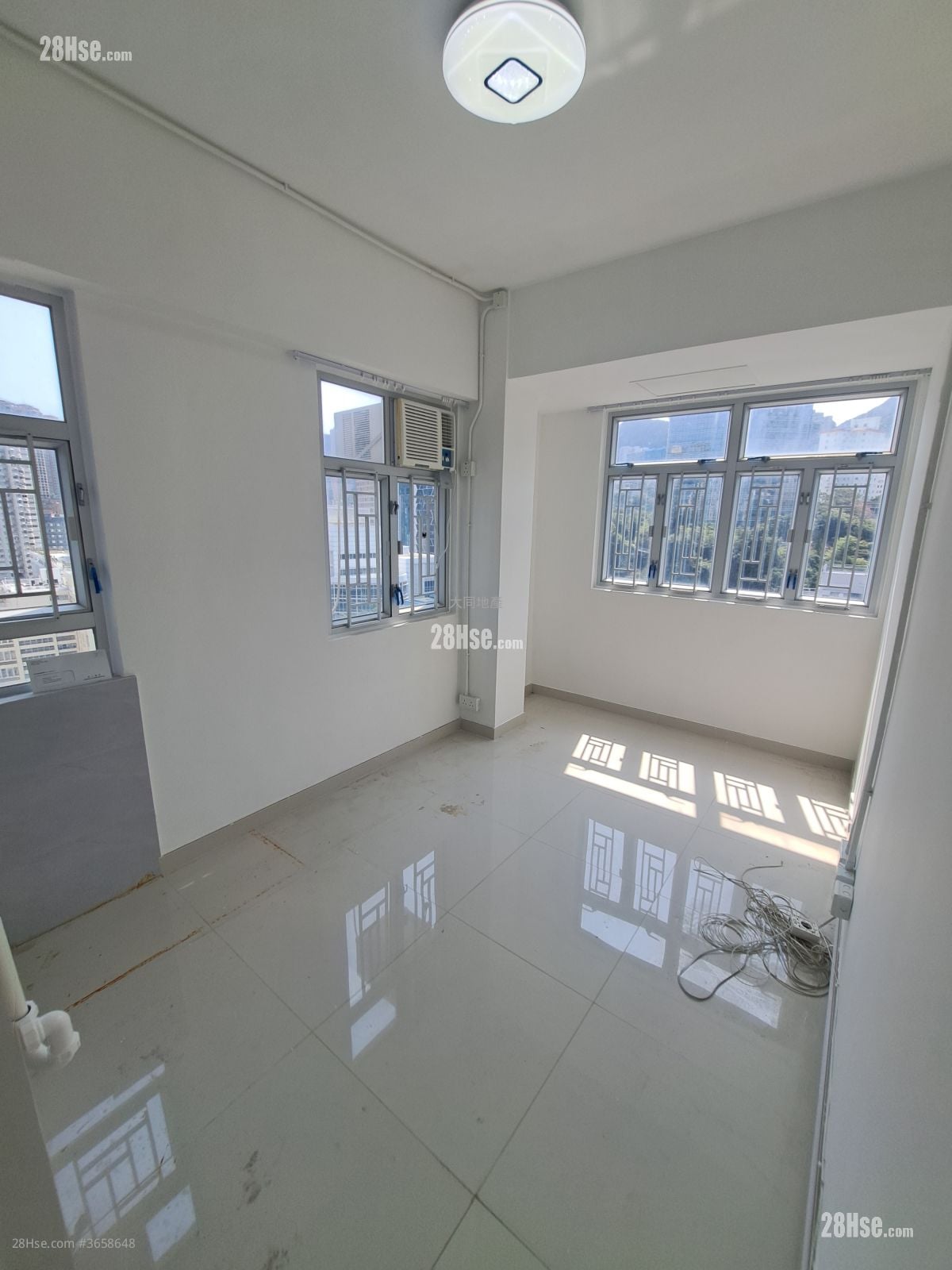 Wah To Building Sell 4 Bedrooms , 4 Bathrooms 565 ft²