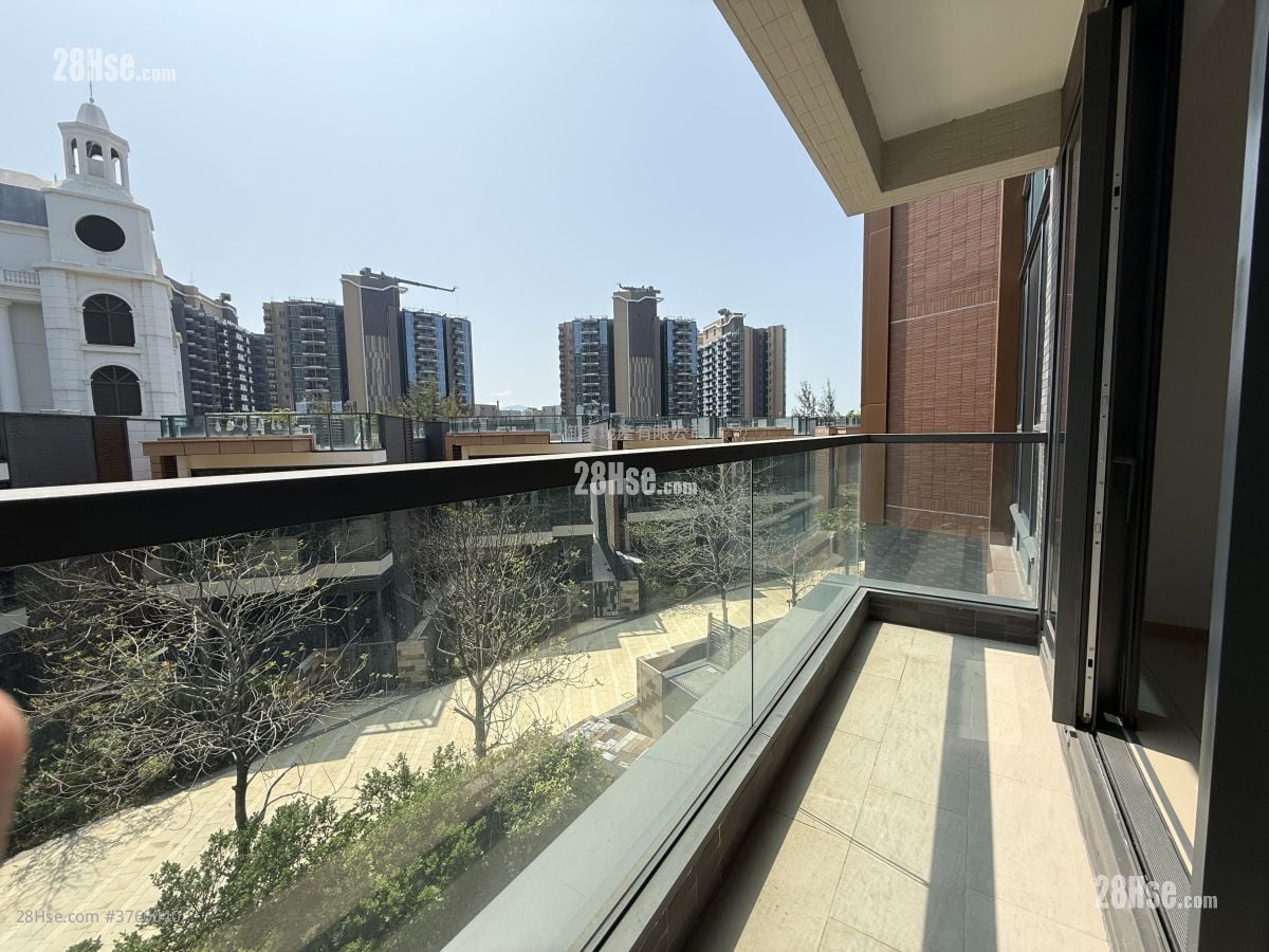 露台: 满名山 售盘 4 房 , 3 浴室 1,398 平方尺