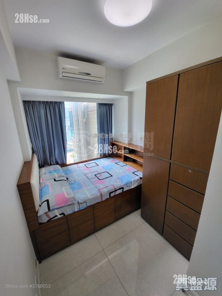 Hemera Sell 3 Bedrooms 819 ft²