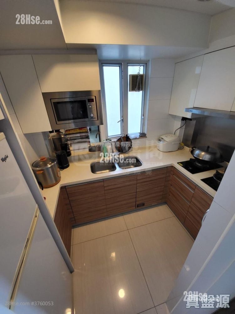 Hemera Sell 3 Bedrooms 819 ft²