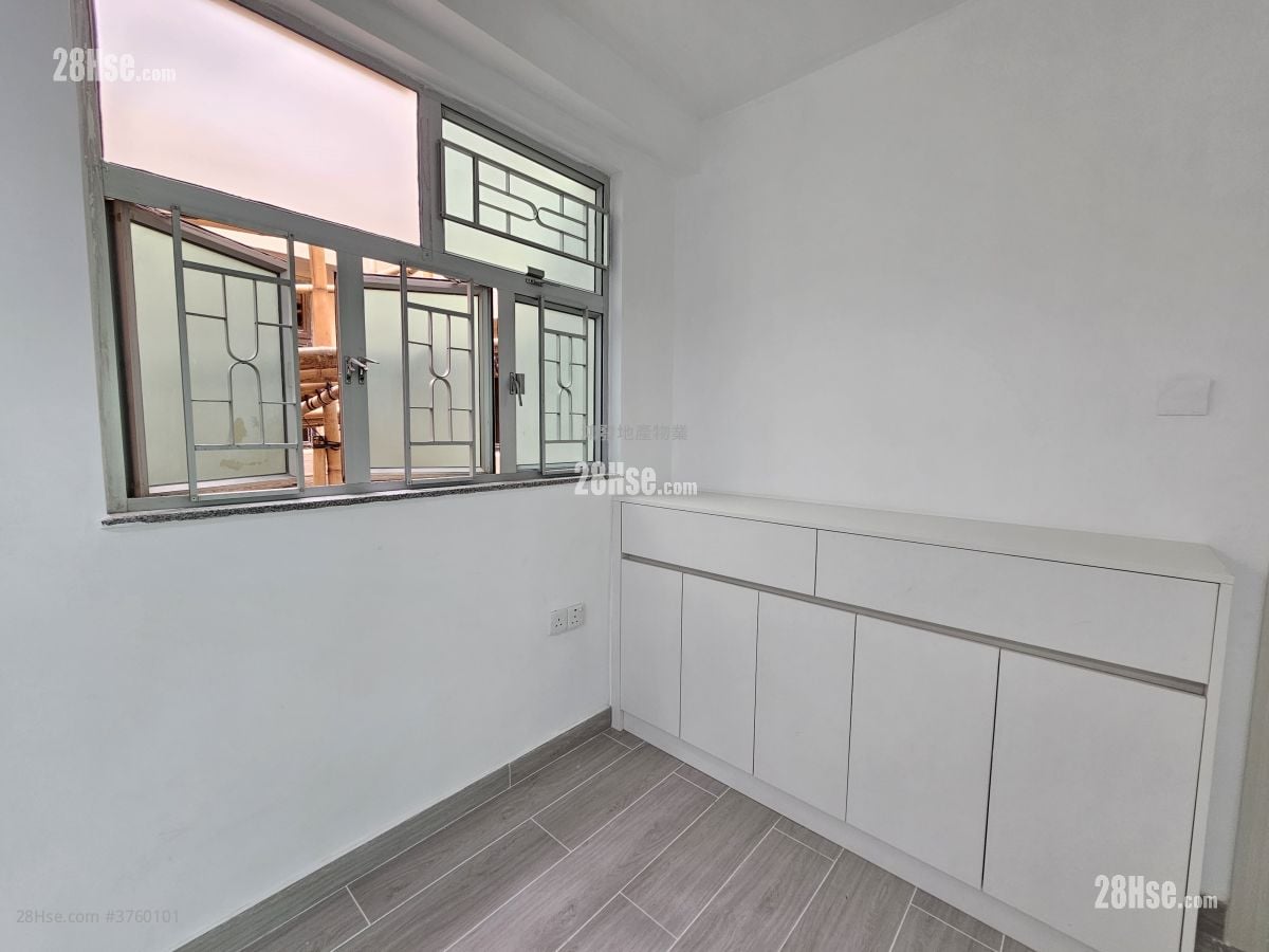 Cheung Shing Building Sell 2 Bedrooms , 1 Bathroom 509 ft²