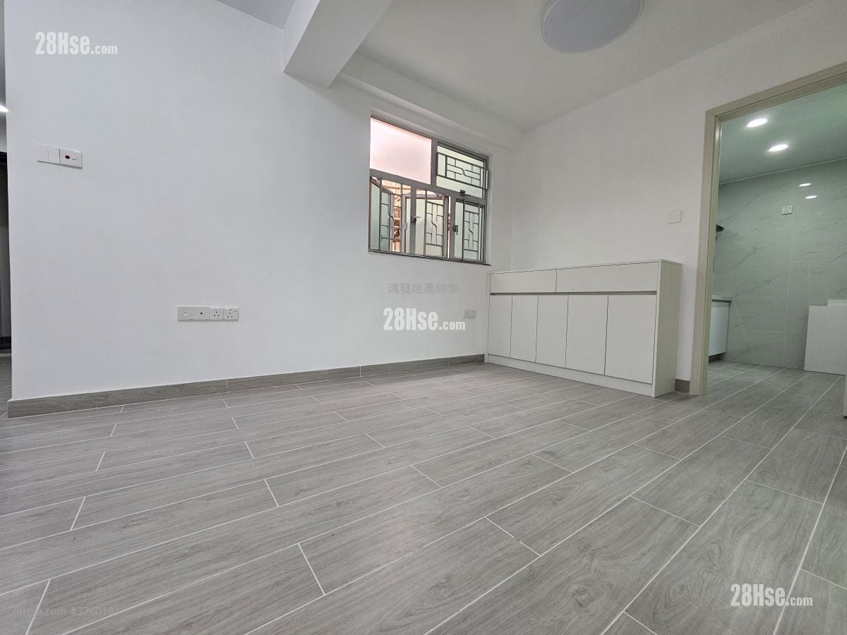Cheung Shing Building Sell 2 Bedrooms , 1 Bathroom 509 ft²
