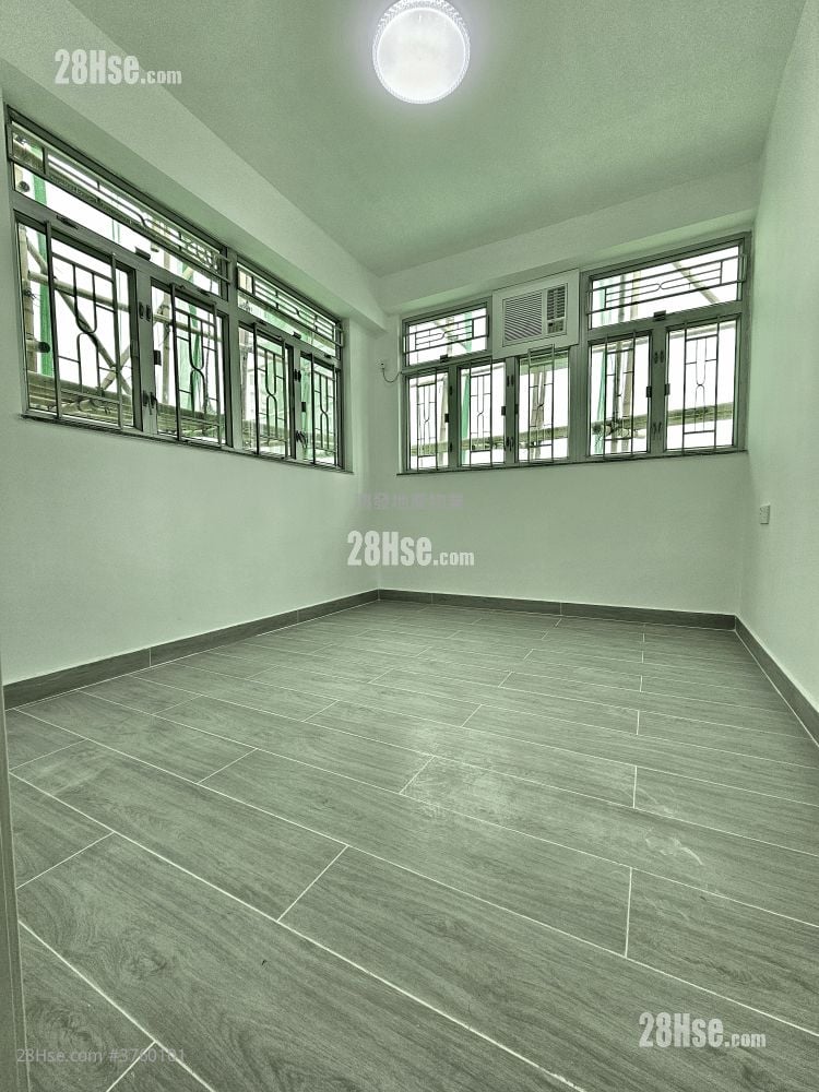 Cheung Shing Building Sell 2 Bedrooms , 1 Bathroom 509 ft²