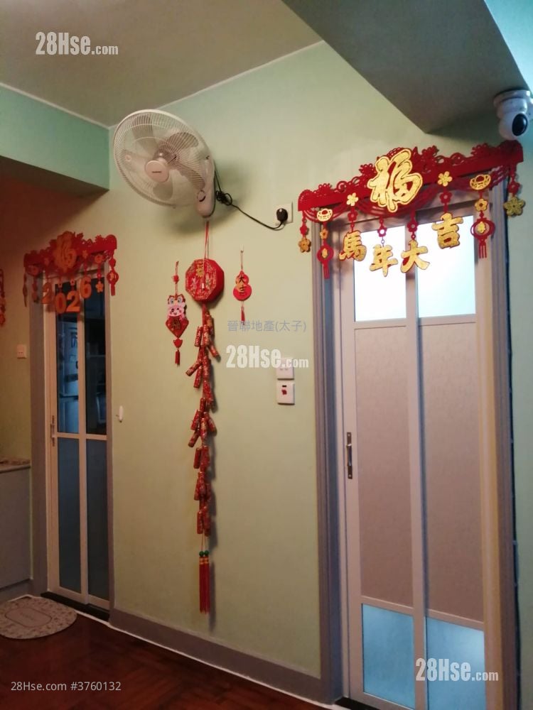 Hang Shing Building Sell 3 Bedrooms 717 ft²