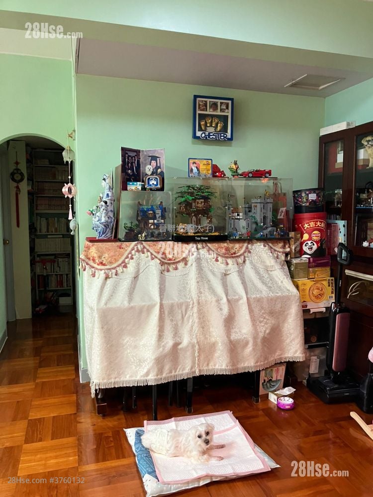 Hang Shing Building Sell 3 Bedrooms 717 ft²