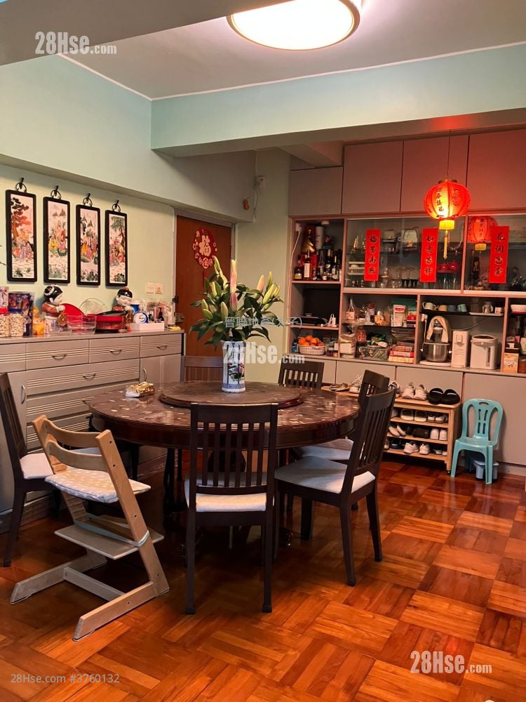 Hang Shing Building Sell 3 Bedrooms 717 ft²