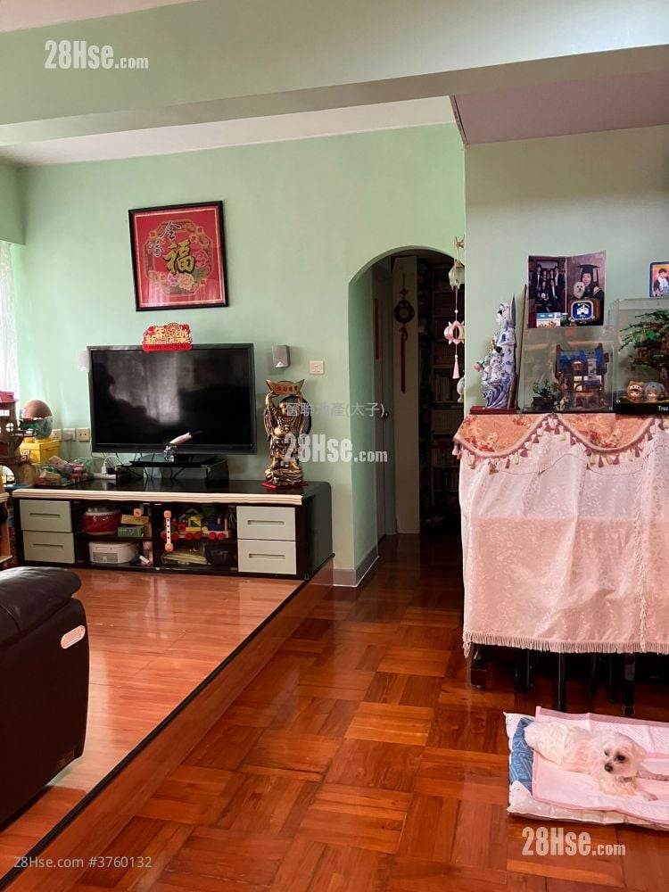 Hang Shing Building Sell 3 Bedrooms 717 ft²