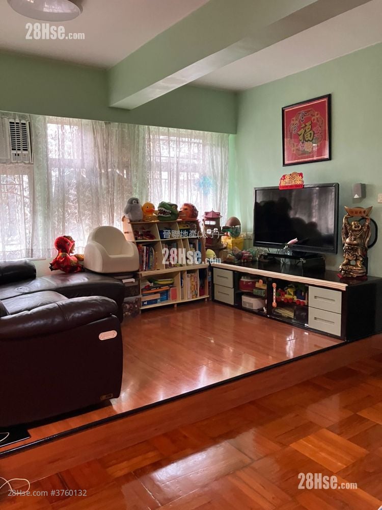 Hang Shing Building Sell 3 Bedrooms 717 ft²