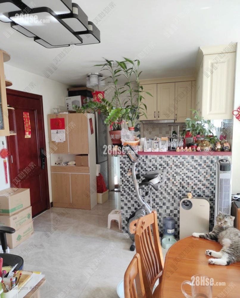 King Shing Court Sell 3 Bedrooms 603 ft²