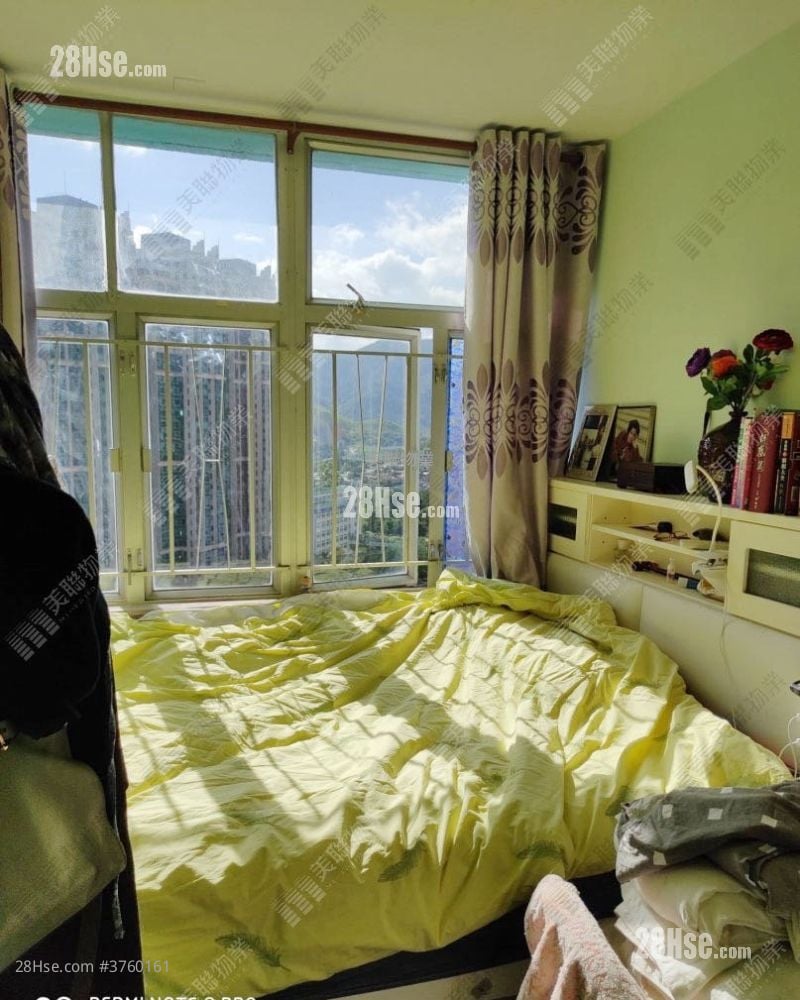 King Shing Court Sell 3 Bedrooms 603 ft²