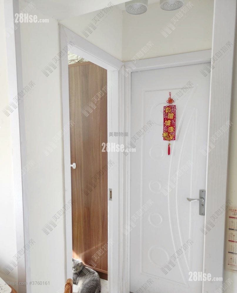 King Shing Court Sell 3 Bedrooms 603 ft²