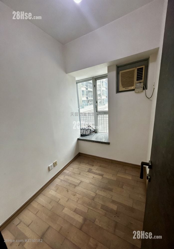 Grand Waterfront Sell 2 Bedrooms , 1 Bathroom 332 ft²