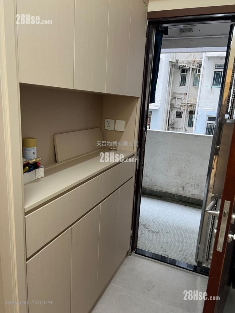 I-Feng Mansions Sell 3 Bedrooms , 1 Bathroom 501 ft²