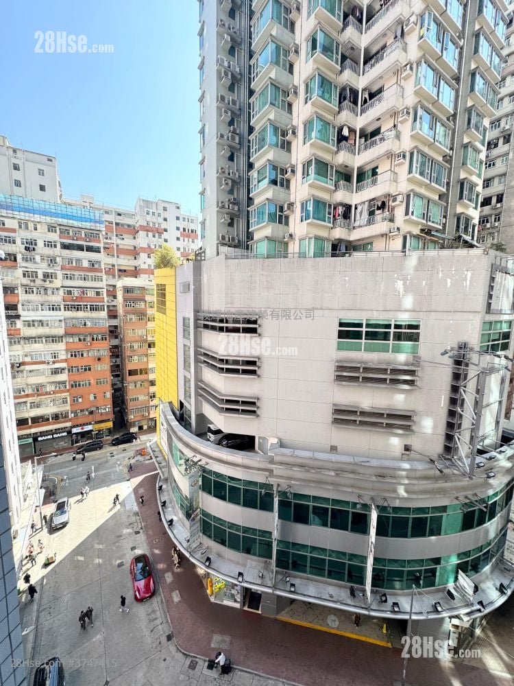 Legend Court Sell 2 Bedrooms , 1 Bathroom 307 ft²