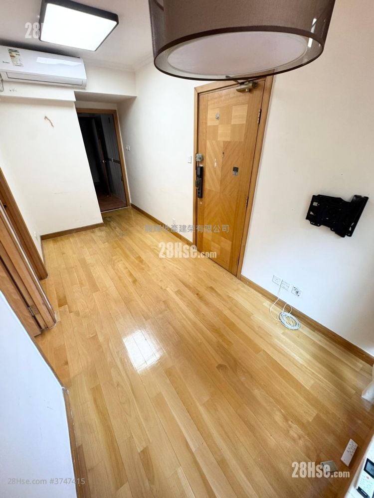 Legend Court Sell 2 Bedrooms , 1 Bathroom 307 ft²