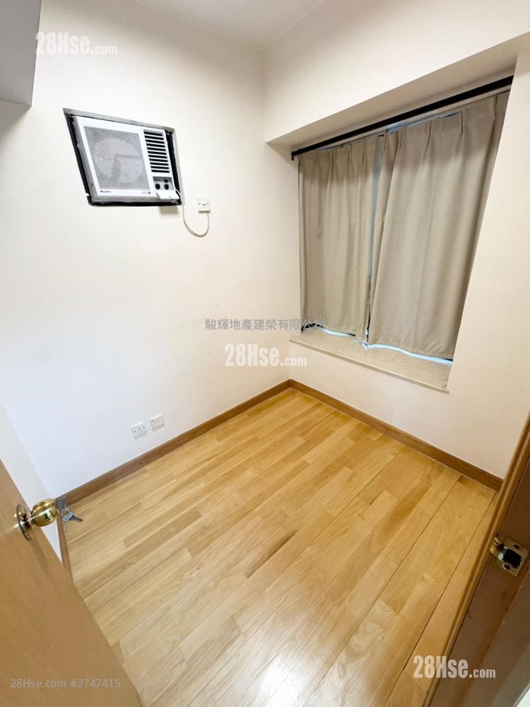 Legend Court Sell 2 Bedrooms , 1 Bathroom 307 ft²