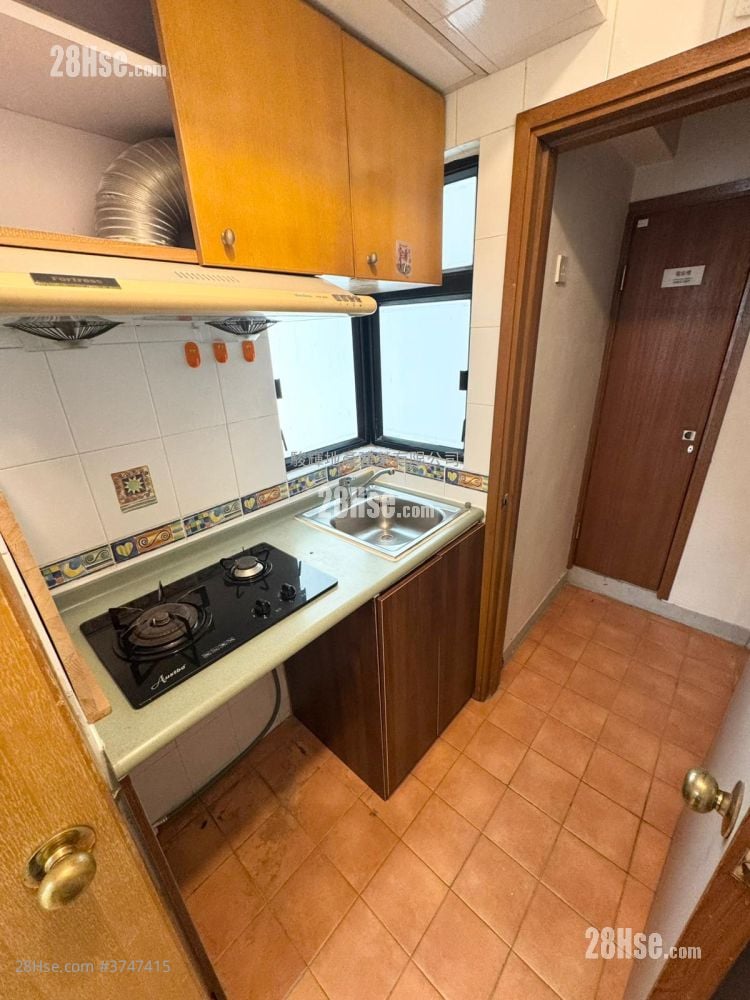 Legend Court Sell 2 Bedrooms , 1 Bathroom 307 ft²