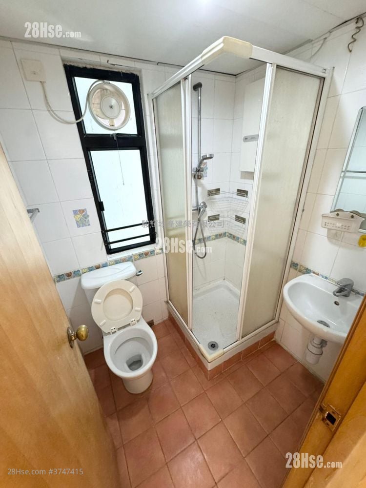 Legend Court Sell 2 Bedrooms , 1 Bathroom 307 ft²