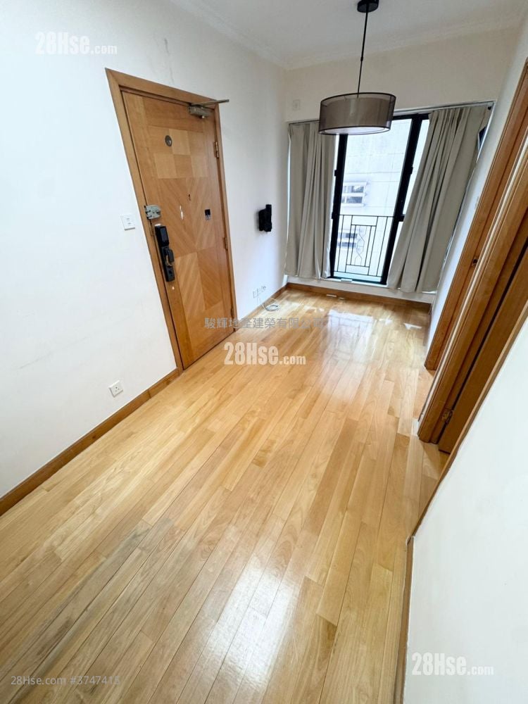 Legend Court Sell 2 Bedrooms , 1 Bathroom 307 ft²