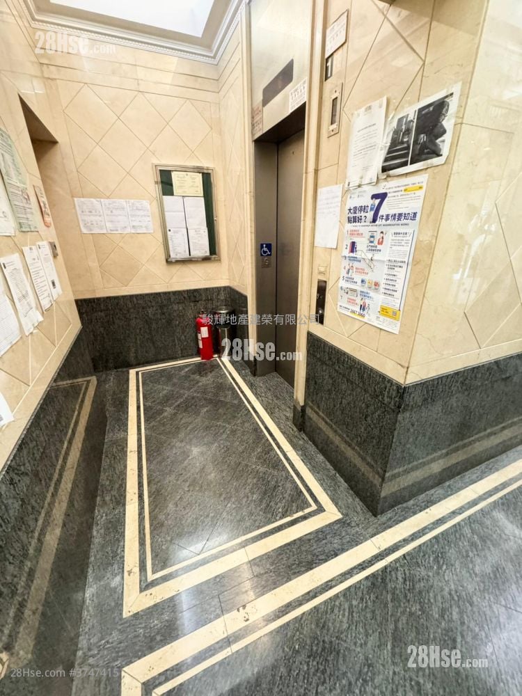 Legend Court Sell 2 Bedrooms , 1 Bathroom 307 ft²