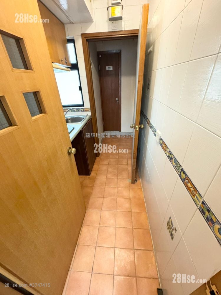 Legend Court Sell 2 Bedrooms , 1 Bathroom 307 ft²