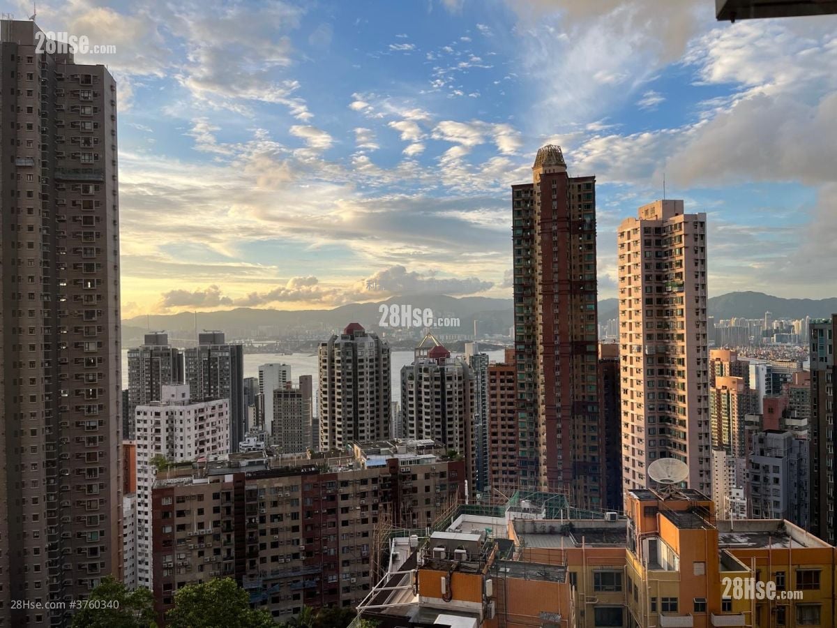 Realty Gardens Sell 3 Bedrooms , 2 Bathrooms 1,166 ft²