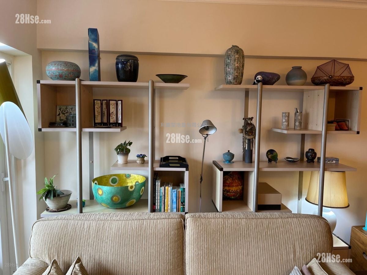 Realty Gardens Sell 3 Bedrooms , 2 Bathrooms 1,166 ft²