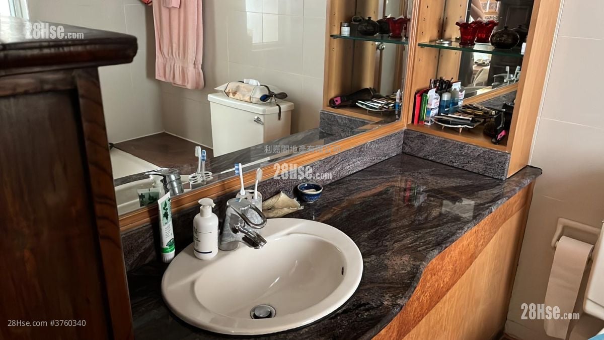 Realty Gardens Sell 3 Bedrooms , 2 Bathrooms 1,166 ft²