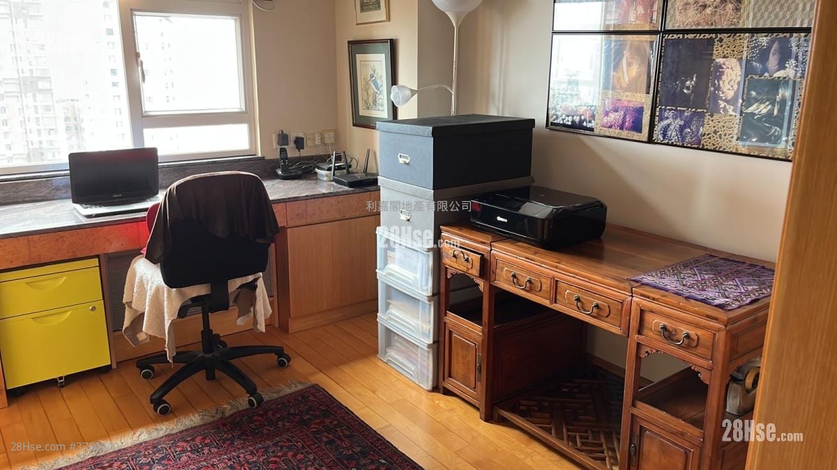 Realty Gardens Sell 3 Bedrooms , 2 Bathrooms 1,166 ft²