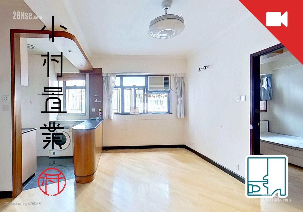 living room: Yue King Building Sell 2 Bedrooms , 1 Bathroom 580 ft²