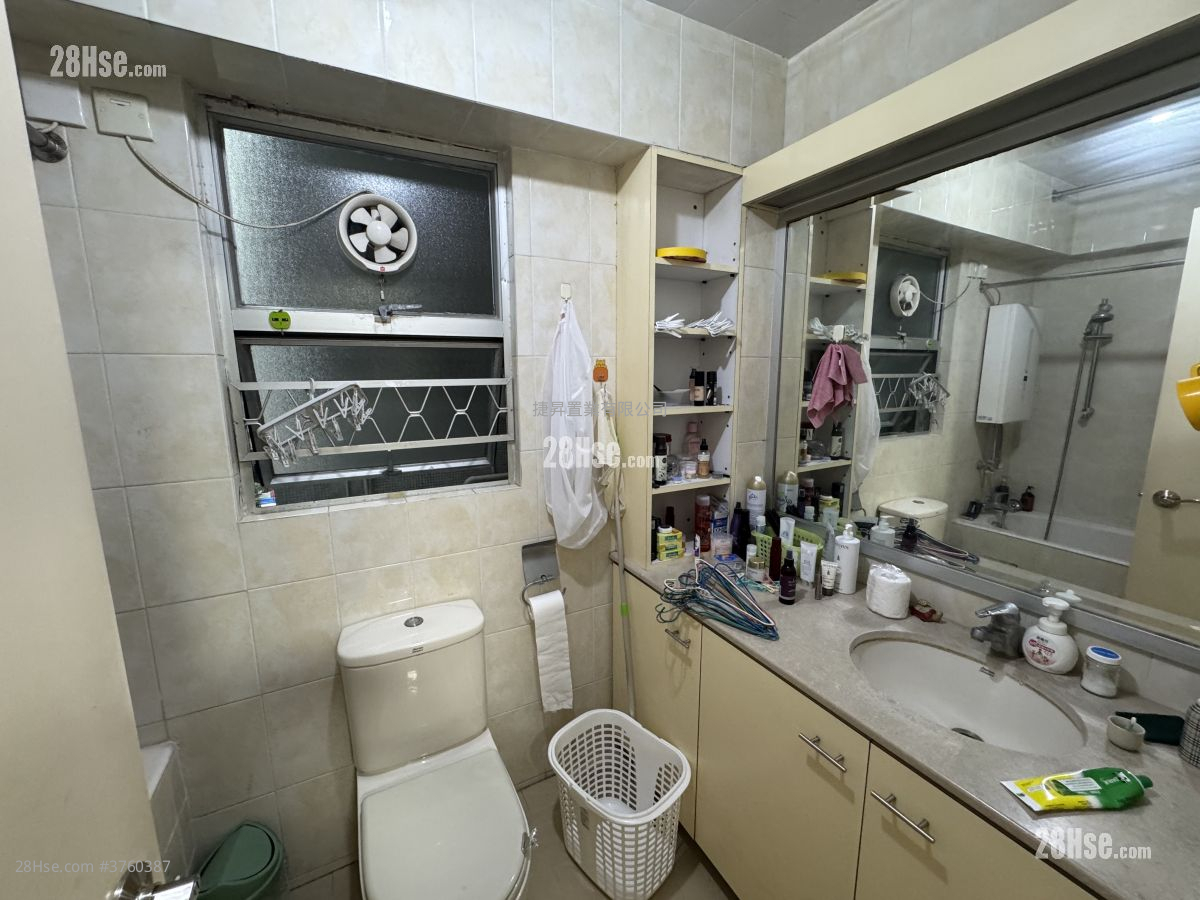 Whampoa Garden Sell 4 Bedrooms , 2 Bathrooms 755 ft²